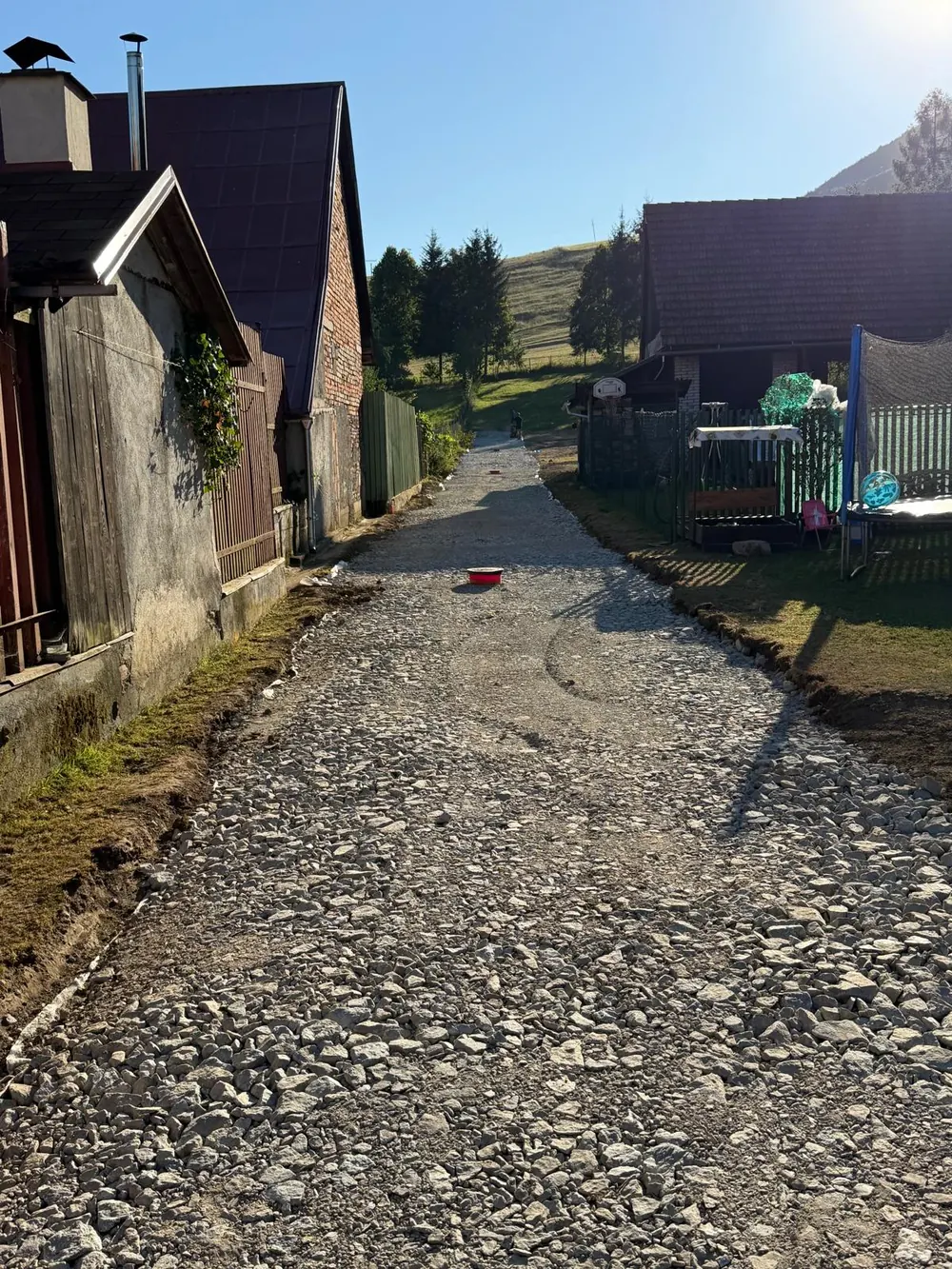 Prípojky elektriny, vody a kanalizácie + prístupová cesta, Istebné