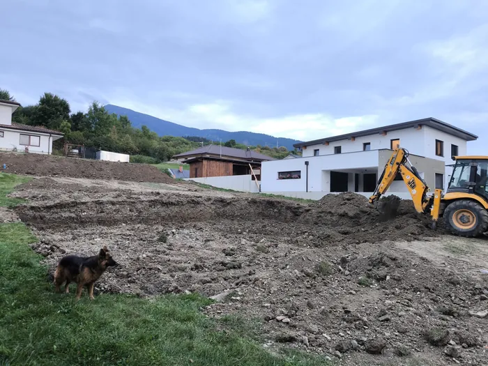 Výkop základovej jamy a základových pásov
