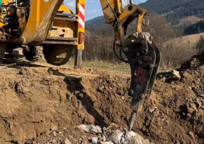 Búracie a demolačné práce hydraulickým kladivom